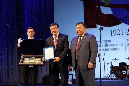 Кузьму Алдарова и Степана Франтенко наградил Генеральный консул Монголии в Иркутске 